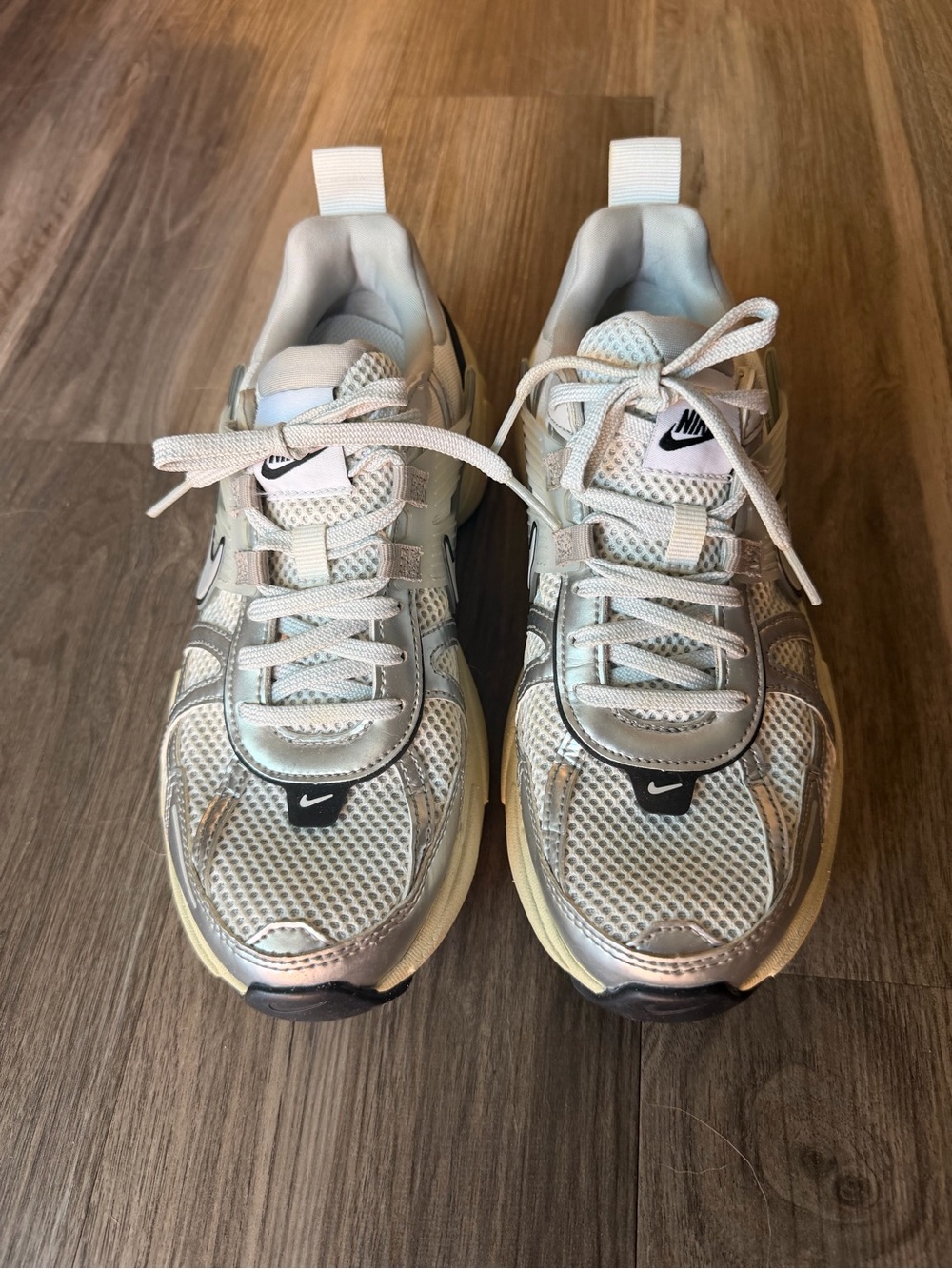 Nike Y2K Run Silver and White Women's Sneakers Size 8